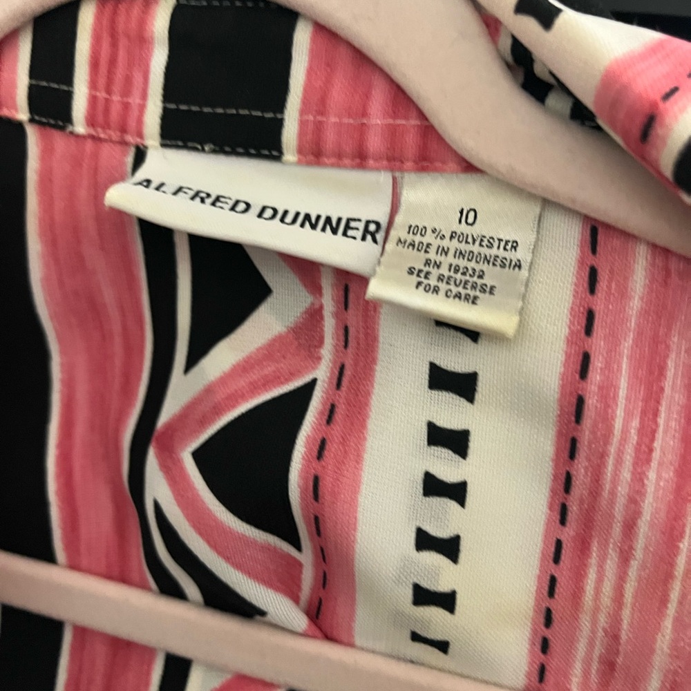 Black and pink funky design button up blouse shirt top Alfred Dunner size 10 - Picture 7 of 7